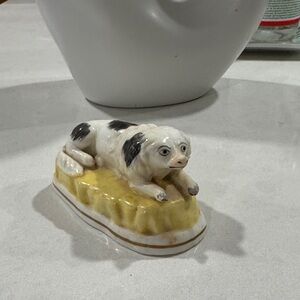 Staffordshire style ceramic spaniel dog figurine